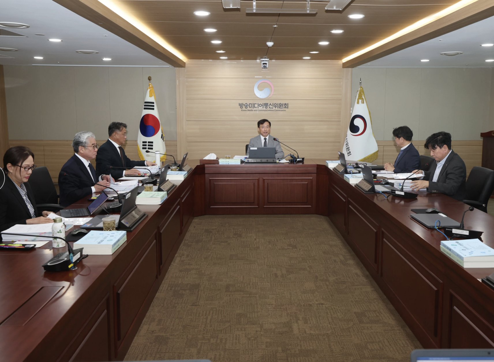 Corea del Sur multa a Google y Apple con $47,6 millones