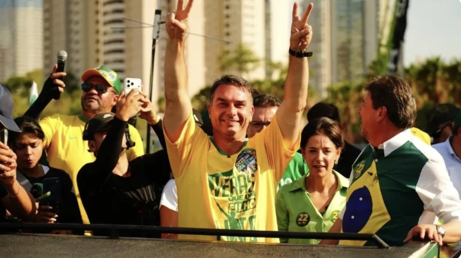 El vuelo de Flávio Bolsonaro hizo escala en Guayaquil