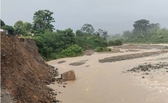Lluvias desbordan 14 ríos en seis provincias de Ecuador
